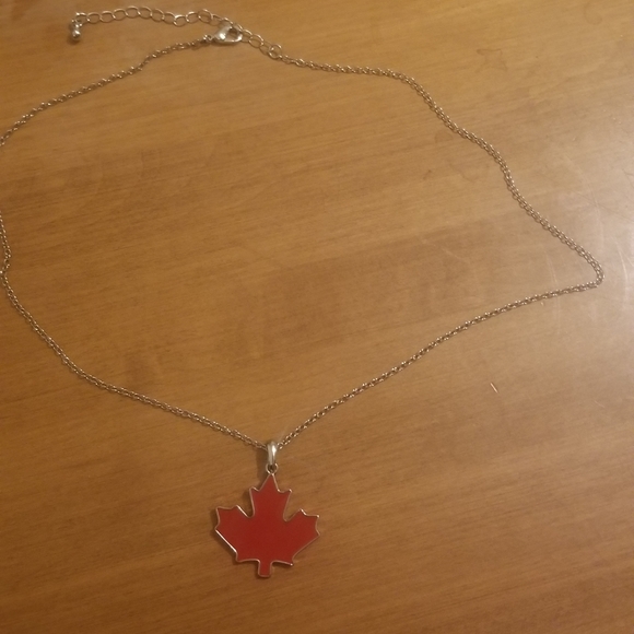 Tiny Maple Leaf Pendant - Picture 3 of 3